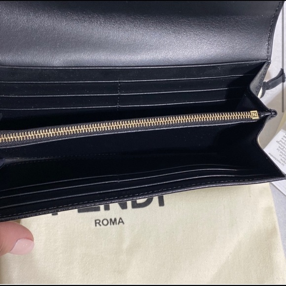 Fendi wallet on chain with pouches//M - Picture 3 of 6